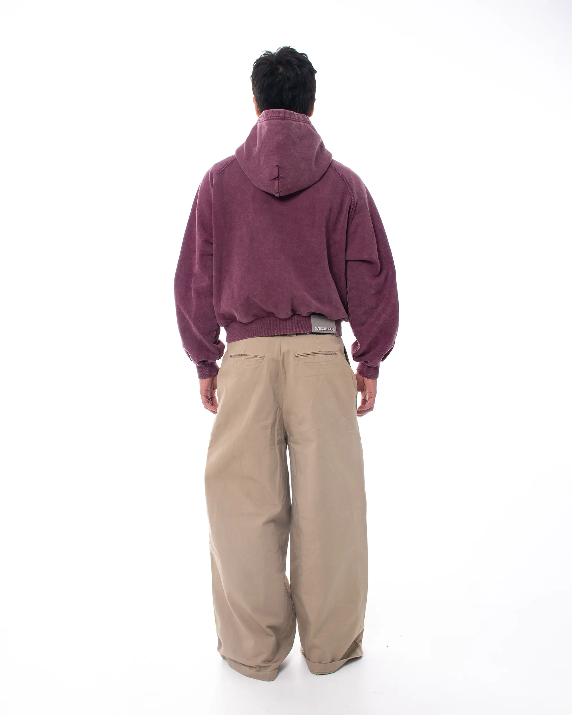 SUDADERA CON CAPUCHA TEÑIDA CON APLICACIÓN BURDEOS