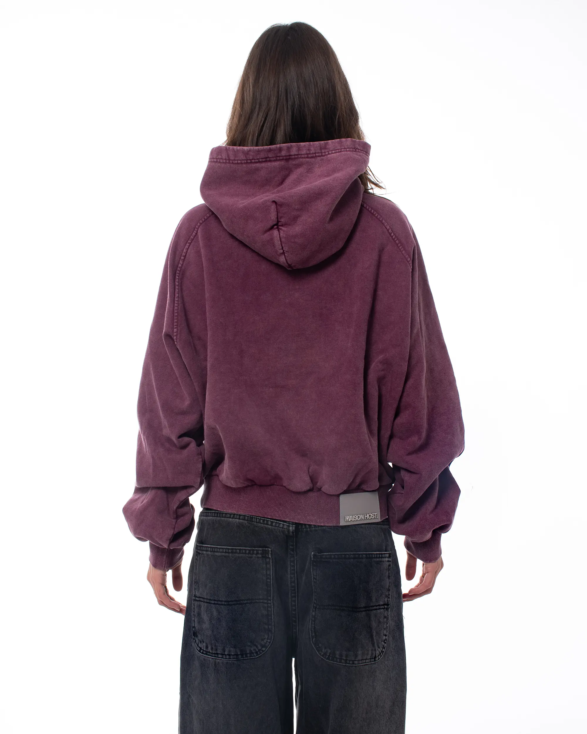 SUDADERA CON CAPUCHA TEÑIDA CON APLICACIÓN BURDEOS