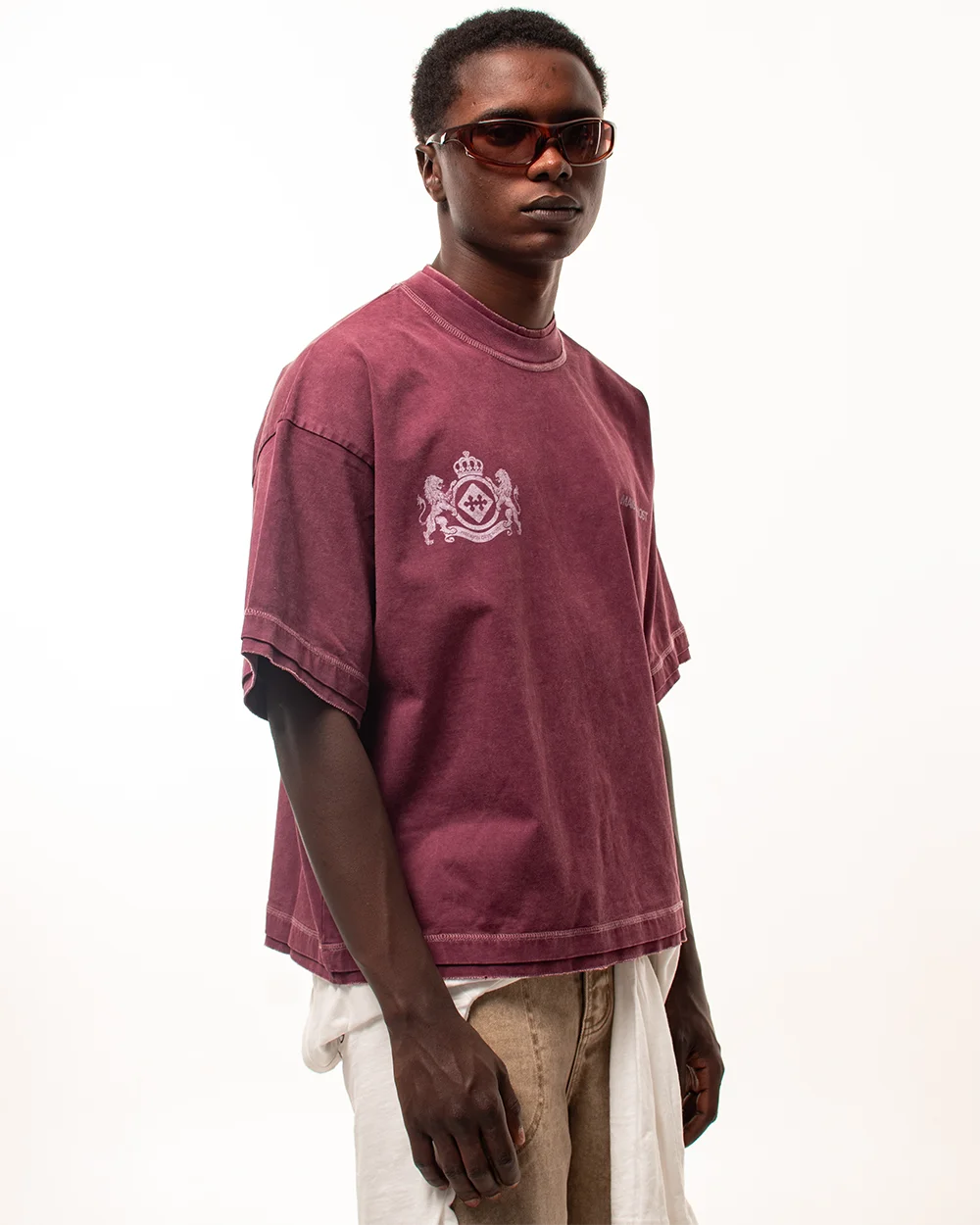 ESSENTIAL MH CREST TEE BURGUNDY