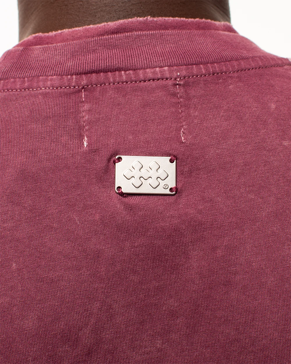 ESSENTIAL MH CREST TEE BURGUNDY