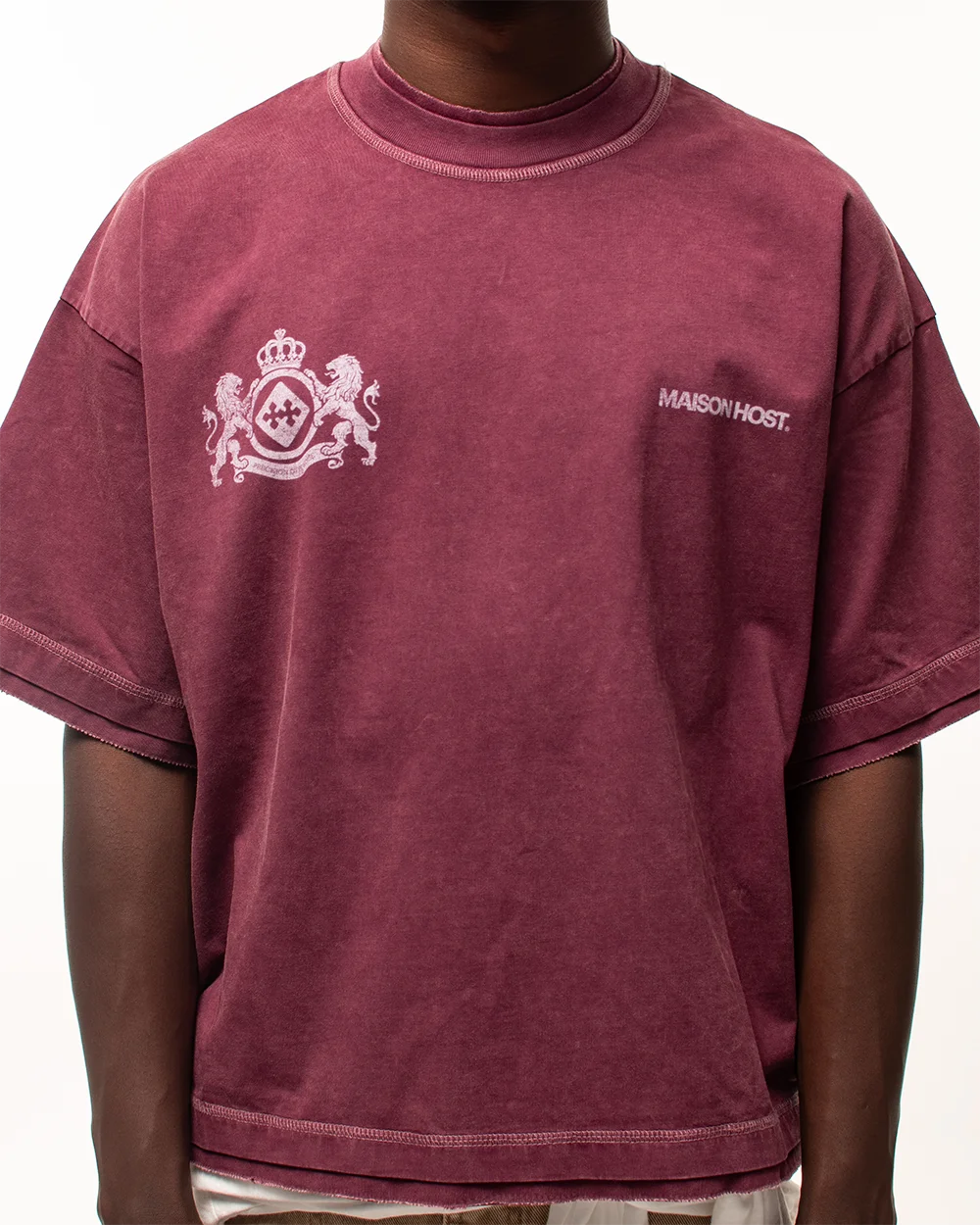 ESSENTIAL MH CREST TEE BURGUNDY