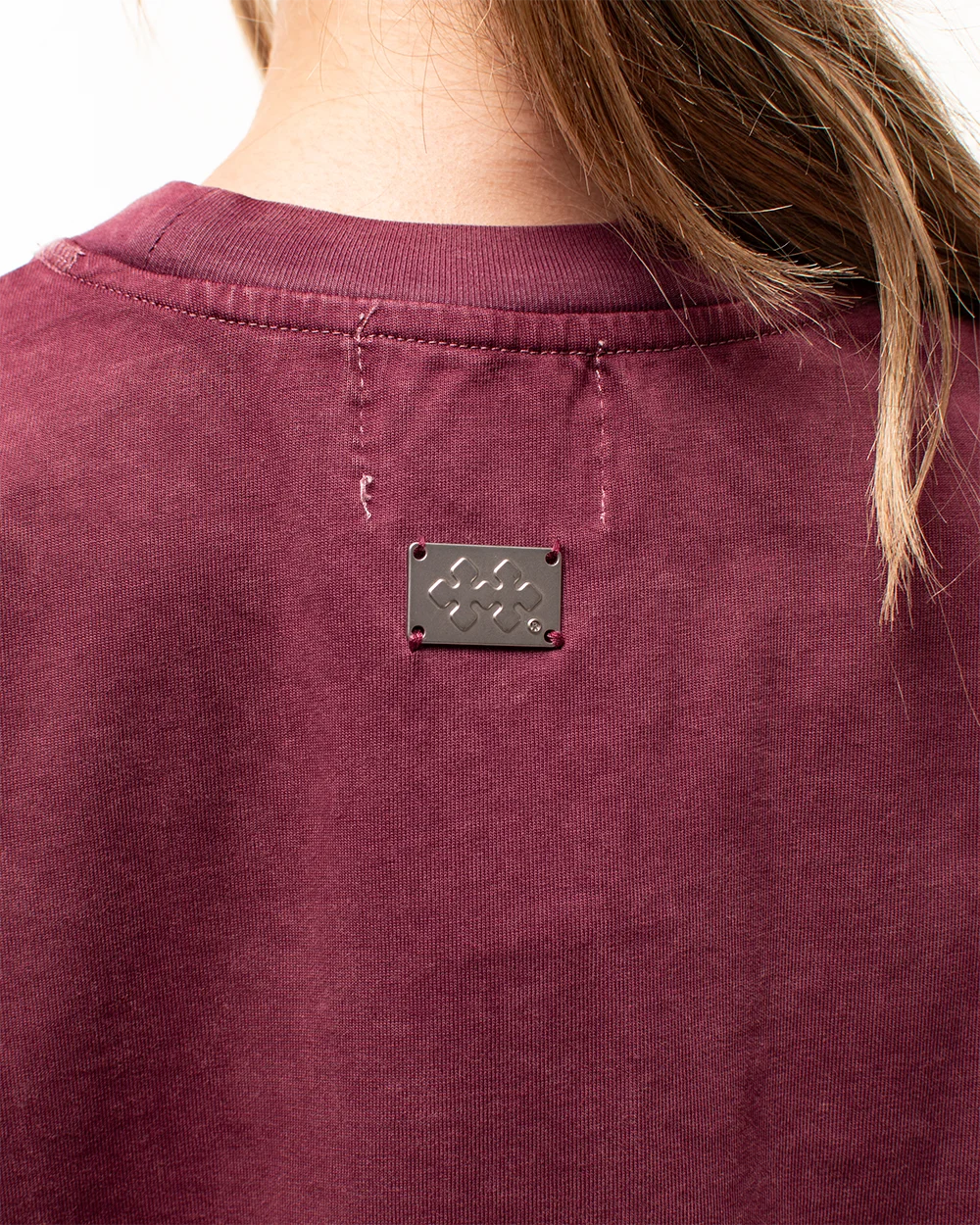 ESSENTIAL MH CREST TEE BURGUNDY