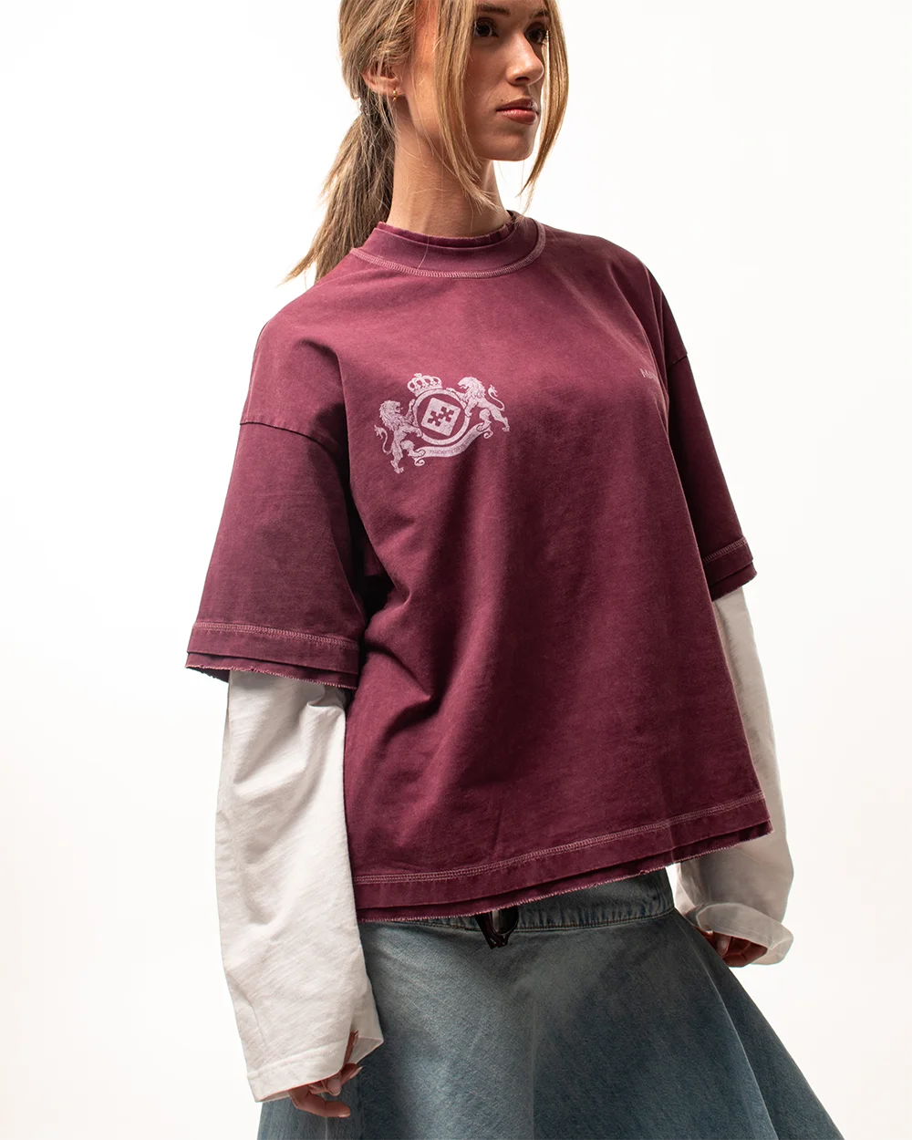 ESSENTIAL MH CREST TEE BURGUNDY