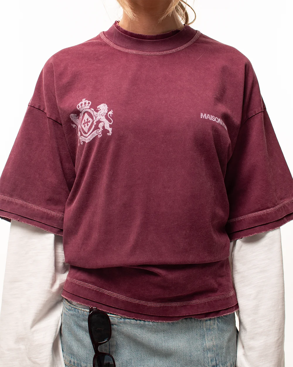 ESSENTIAL MH CREST TEE BURGUNDY
