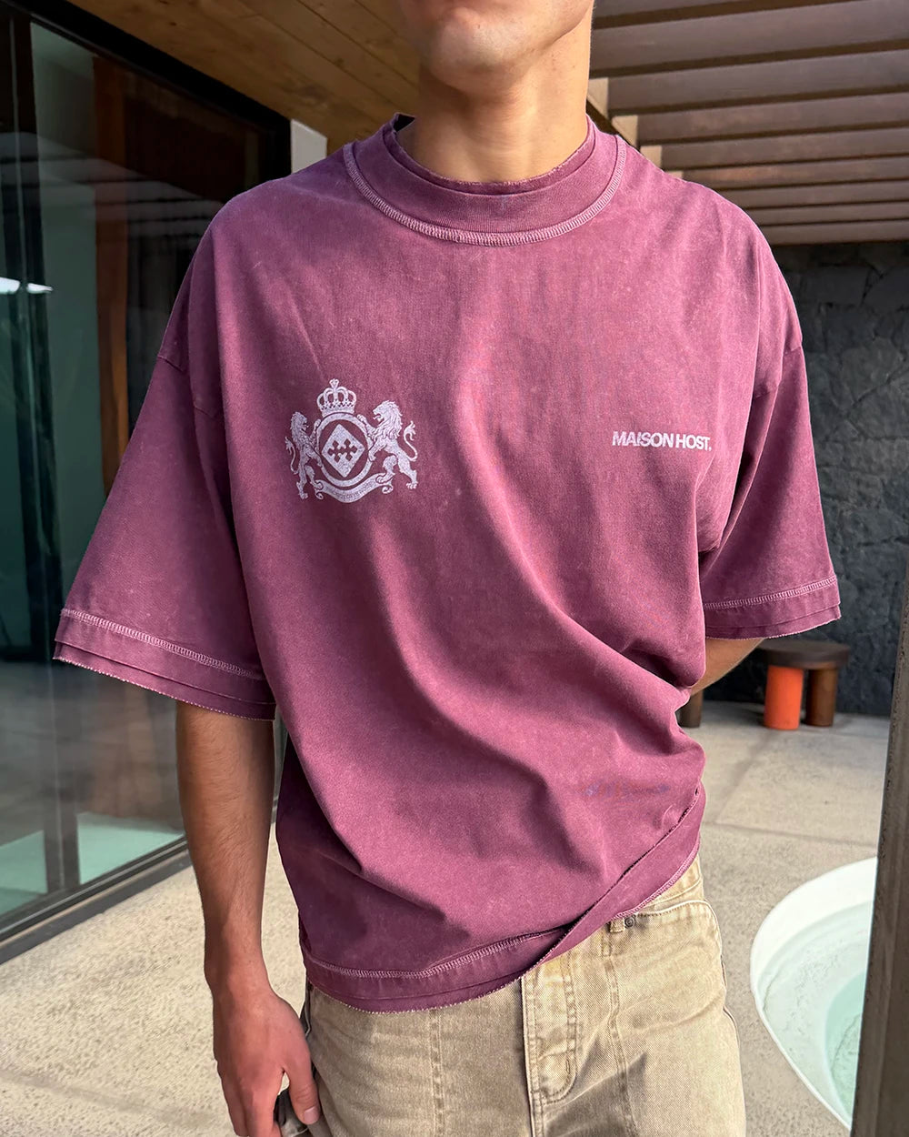 ESSENTIAL MH CREST TEE BURGUNDY