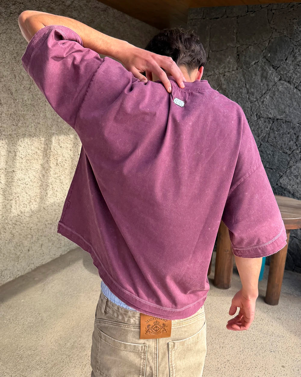 ESSENTIAL MH CREST TEE BURGUNDY