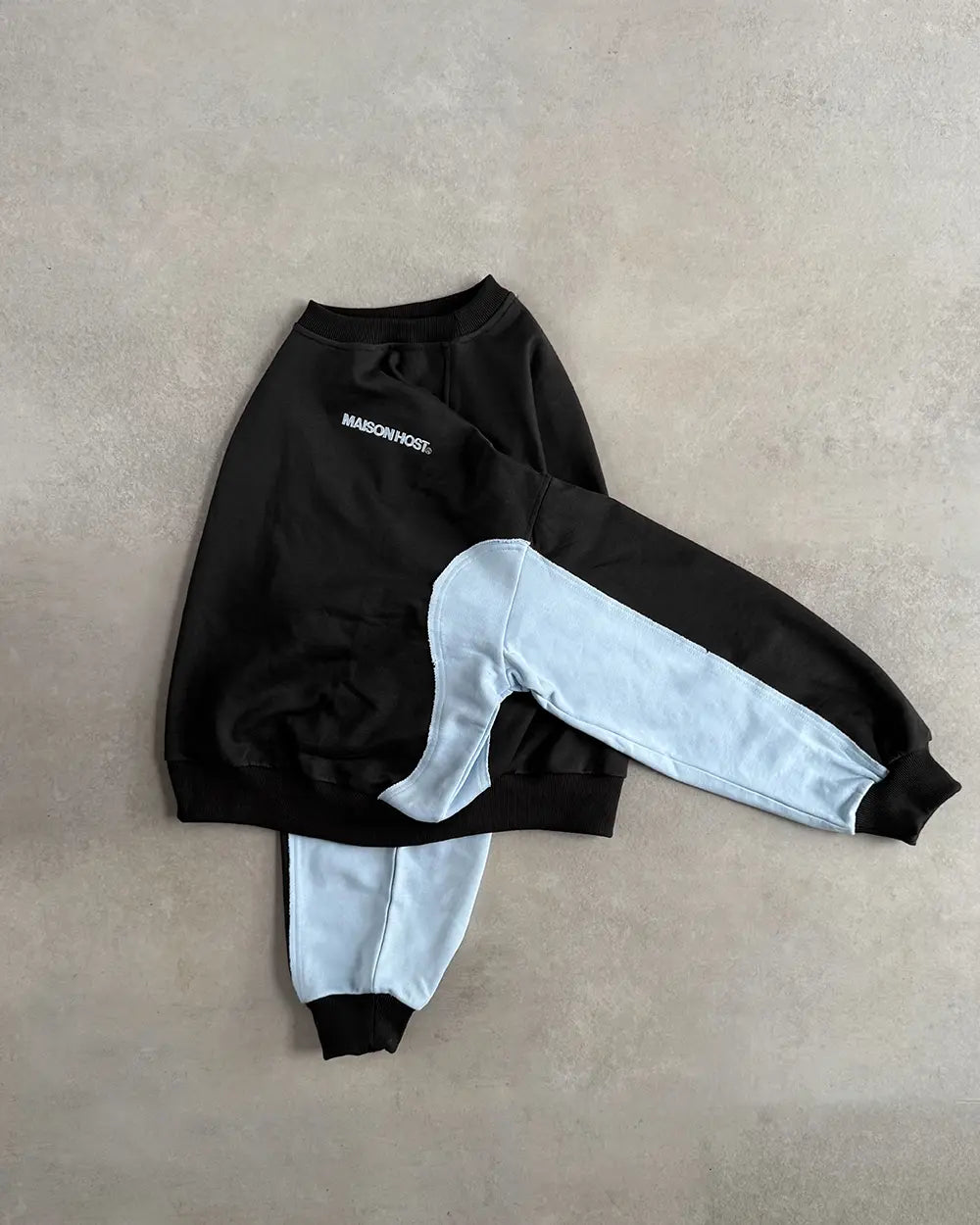 SUDADERA BICOLOR CON CUELLO REDONDO