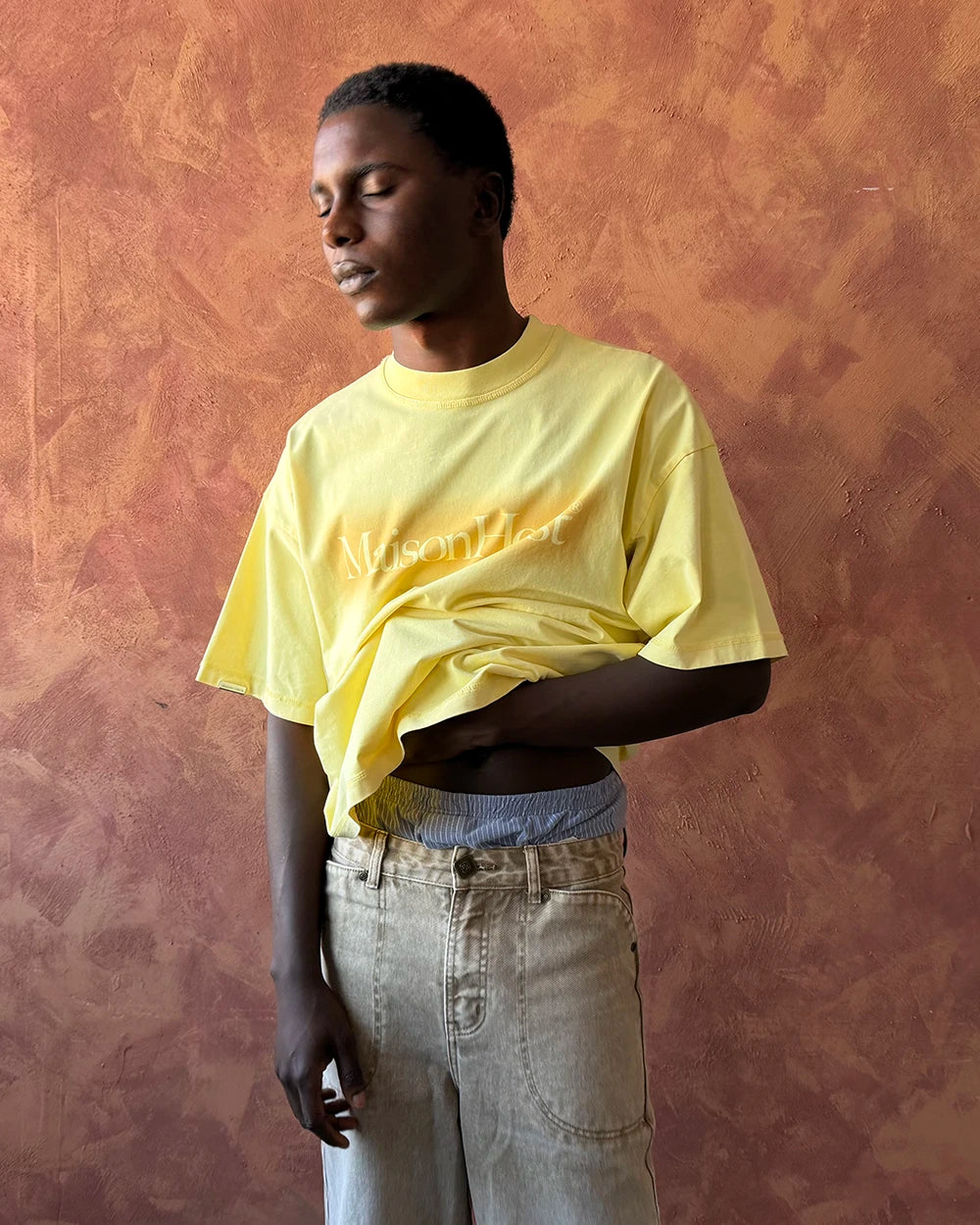 SPRAY LOGO YELLOW TEE