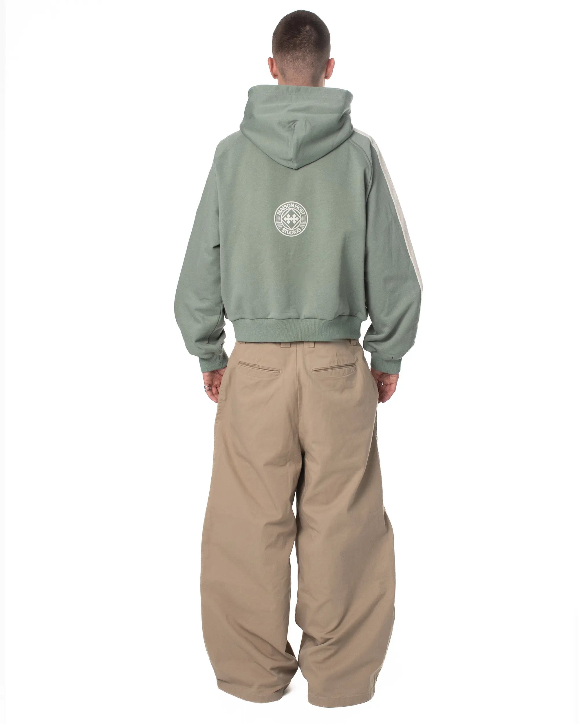 SUDADERA CON CAPUCHA VERDE DE BANDAS