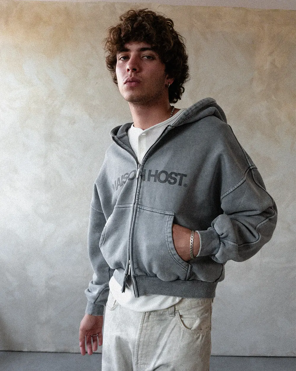 SUDADERA CON CAPUCHA CON CREMALLERA ERODE WAVE GRIS