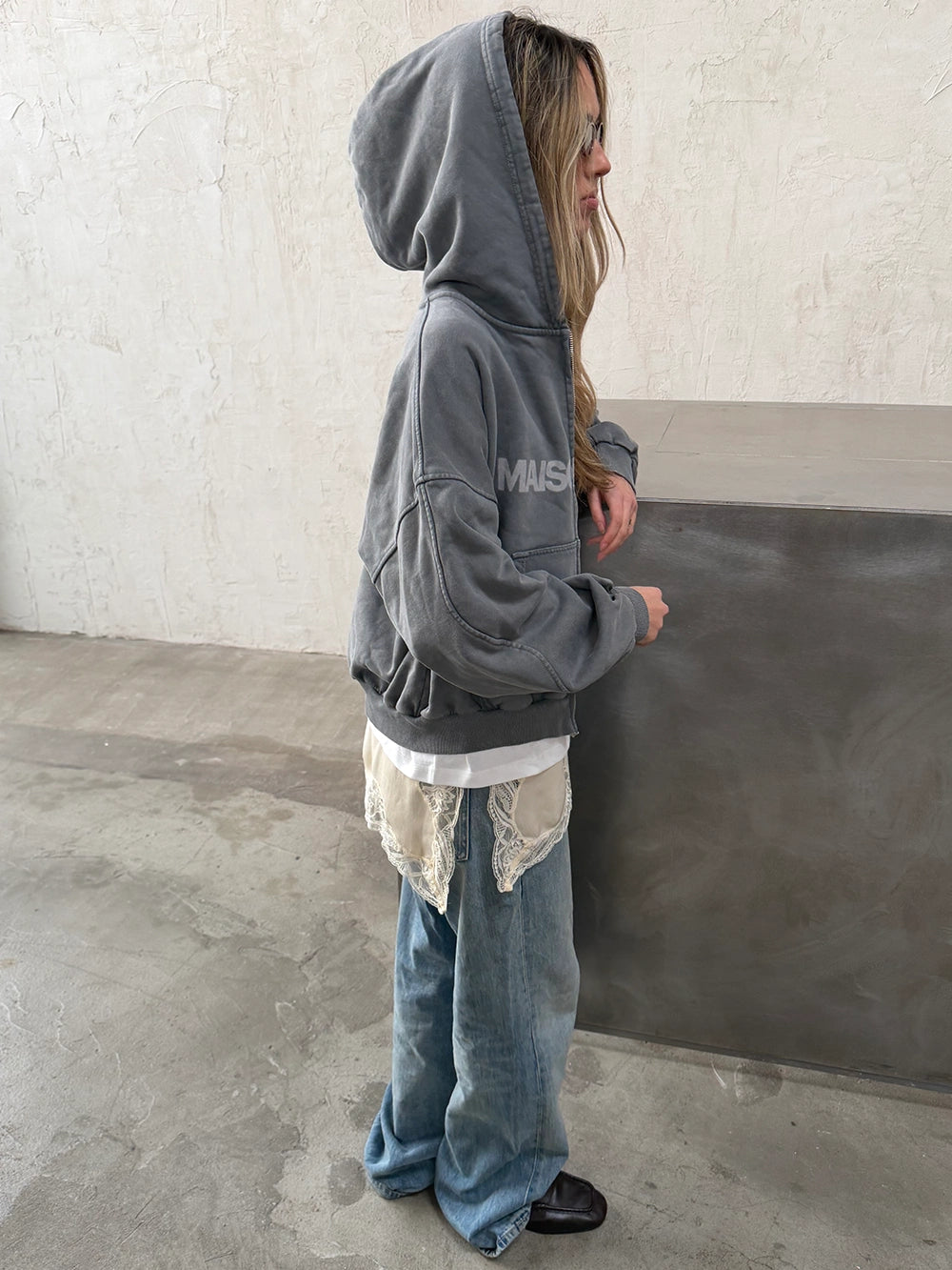 SUDADERA CON CAPUCHA CON CREMALLERA ERODE WAVE CARBÓN