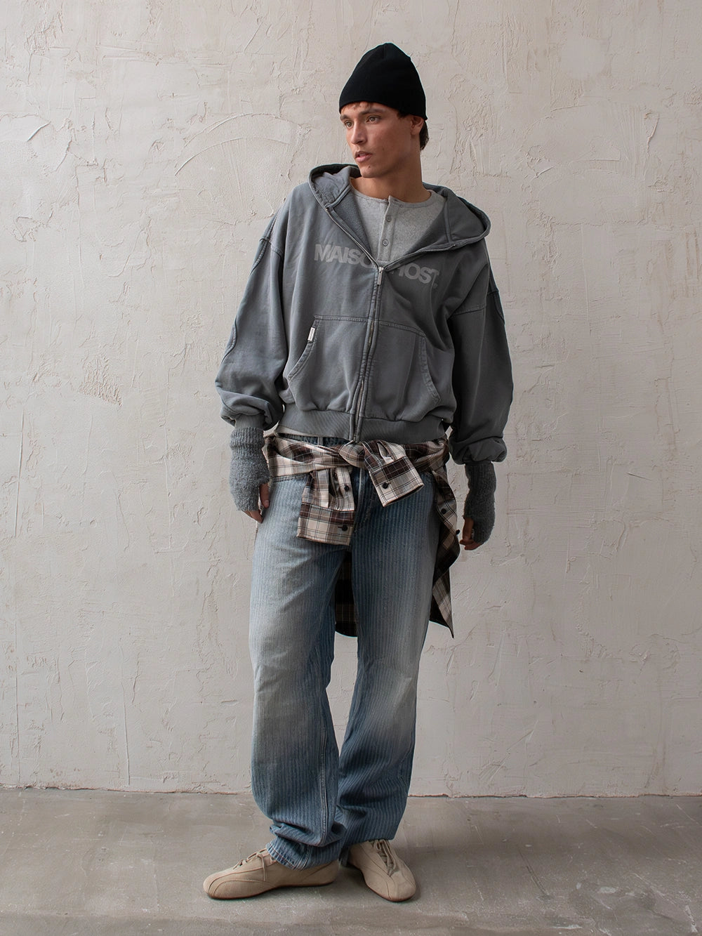 SUDADERA CON CAPUCHA CON CREMALLERA ERODE WAVE CARBÓN