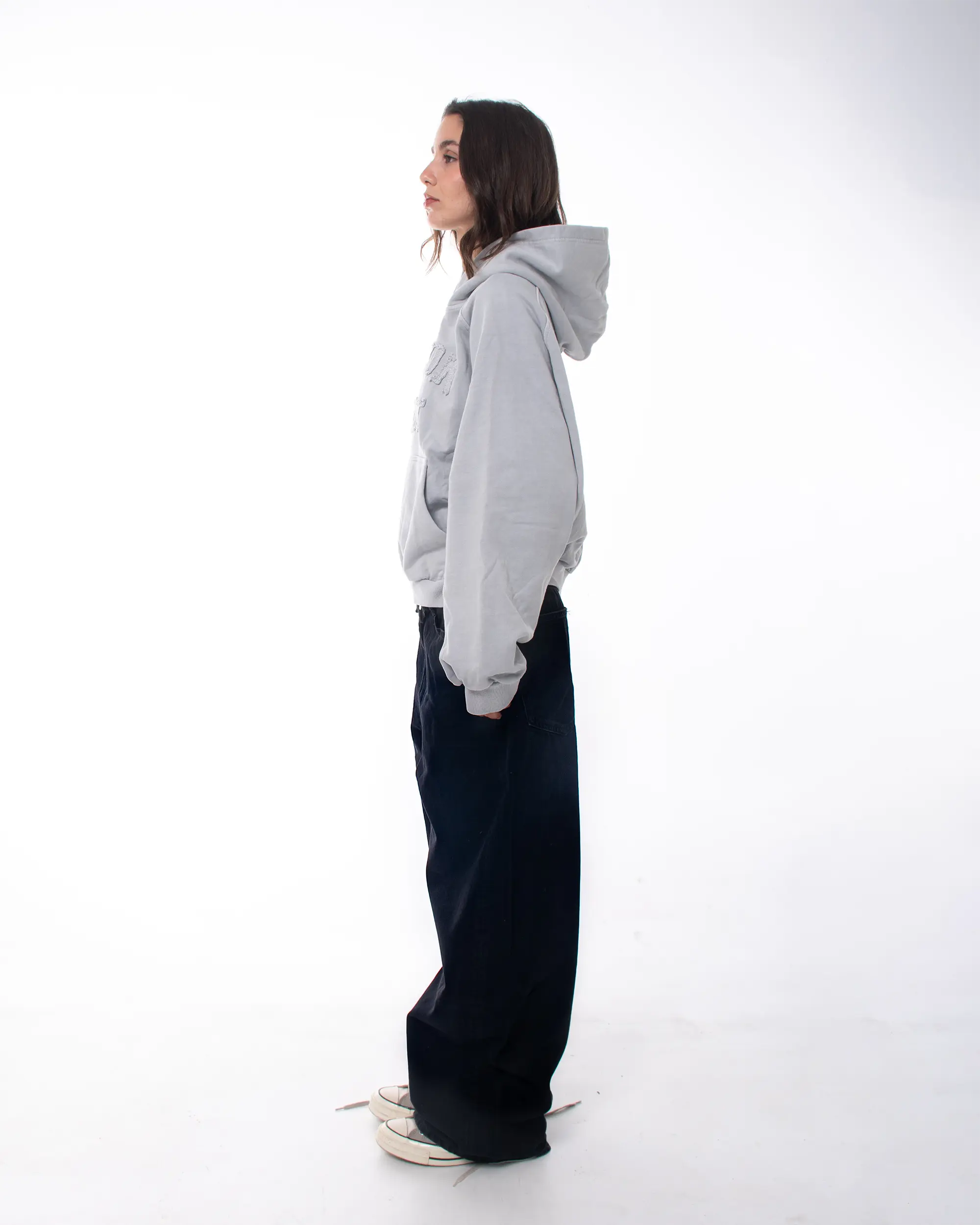 SUDADERA CON CAPUCHA DE APLIQUES TEÑIDOS GRIS