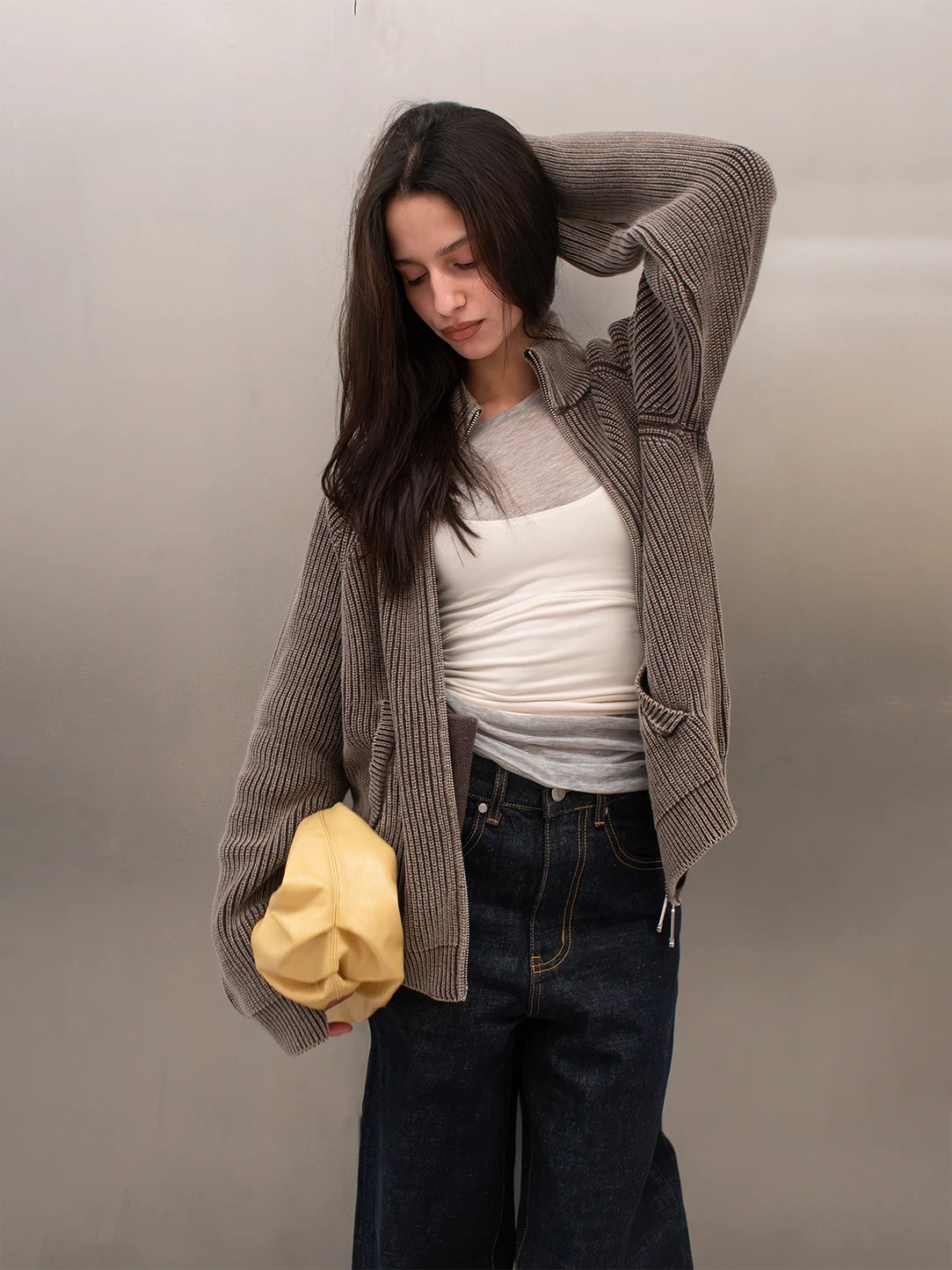 CREMALLERA DE PUNTO CON LOGO METÁLICO MARRÓN