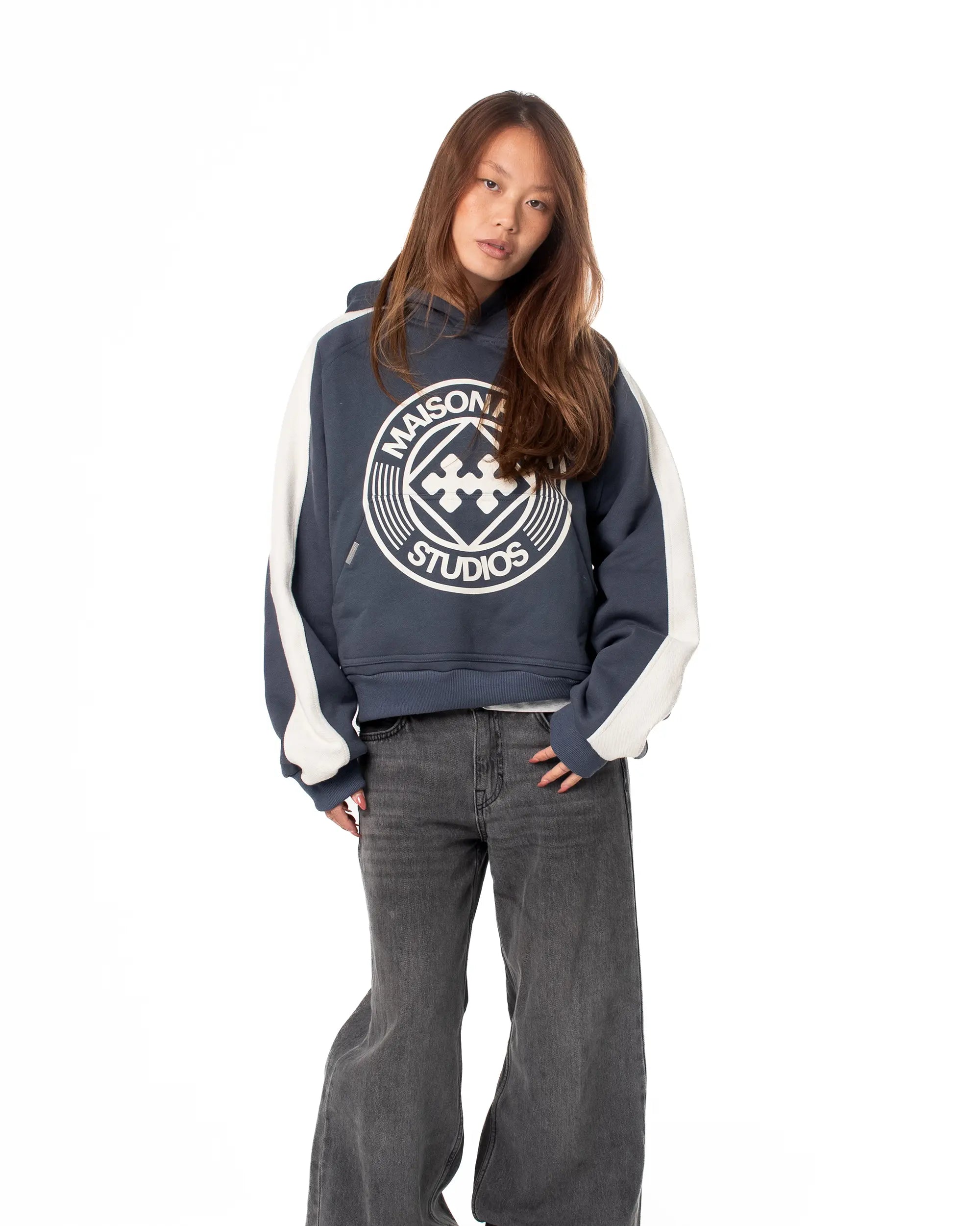 SUDADERA CON CAPUCHA AZUL DE BANDAS