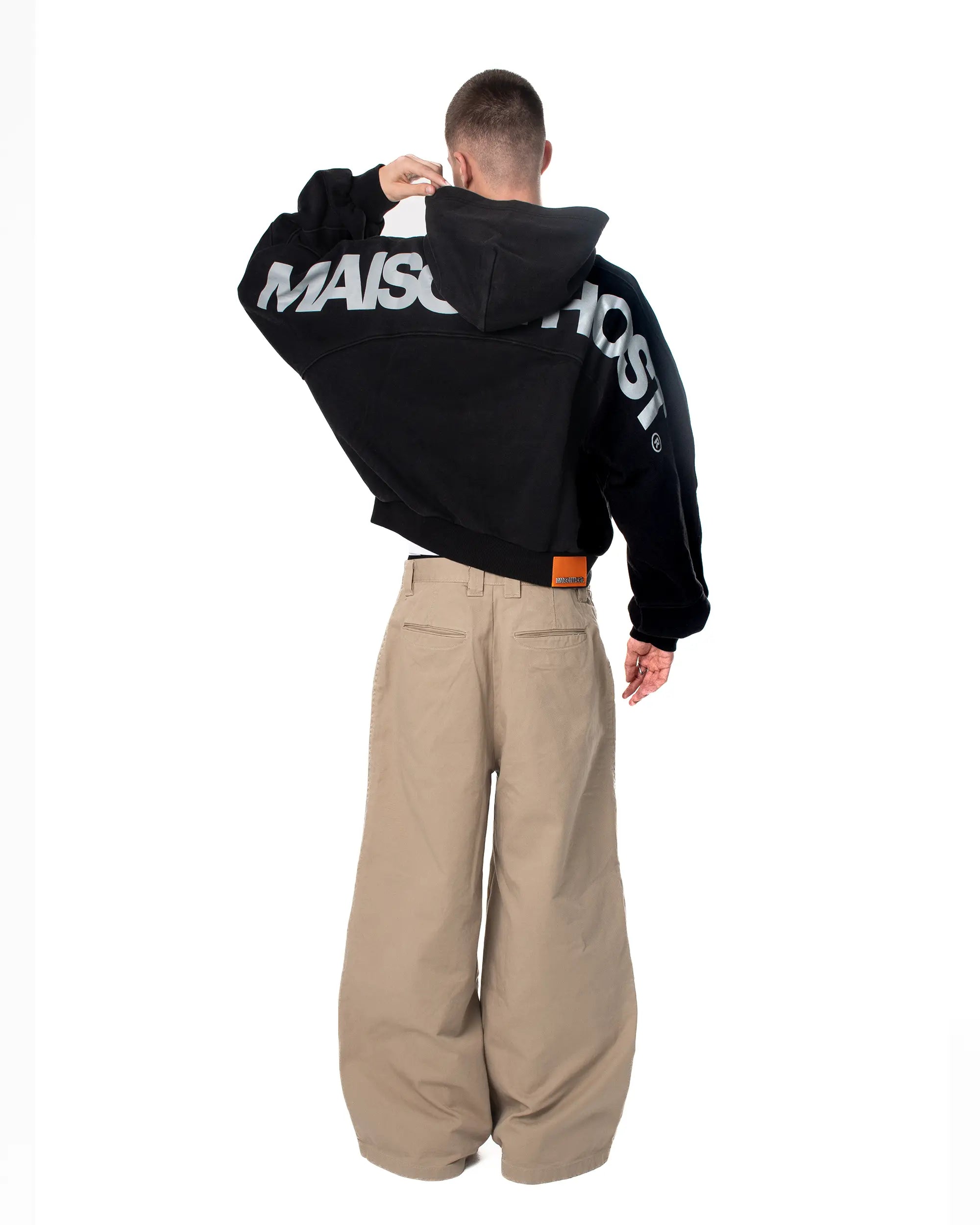 SUDADERA CON CAPUCHA Y CREMALLERA CON PANELES