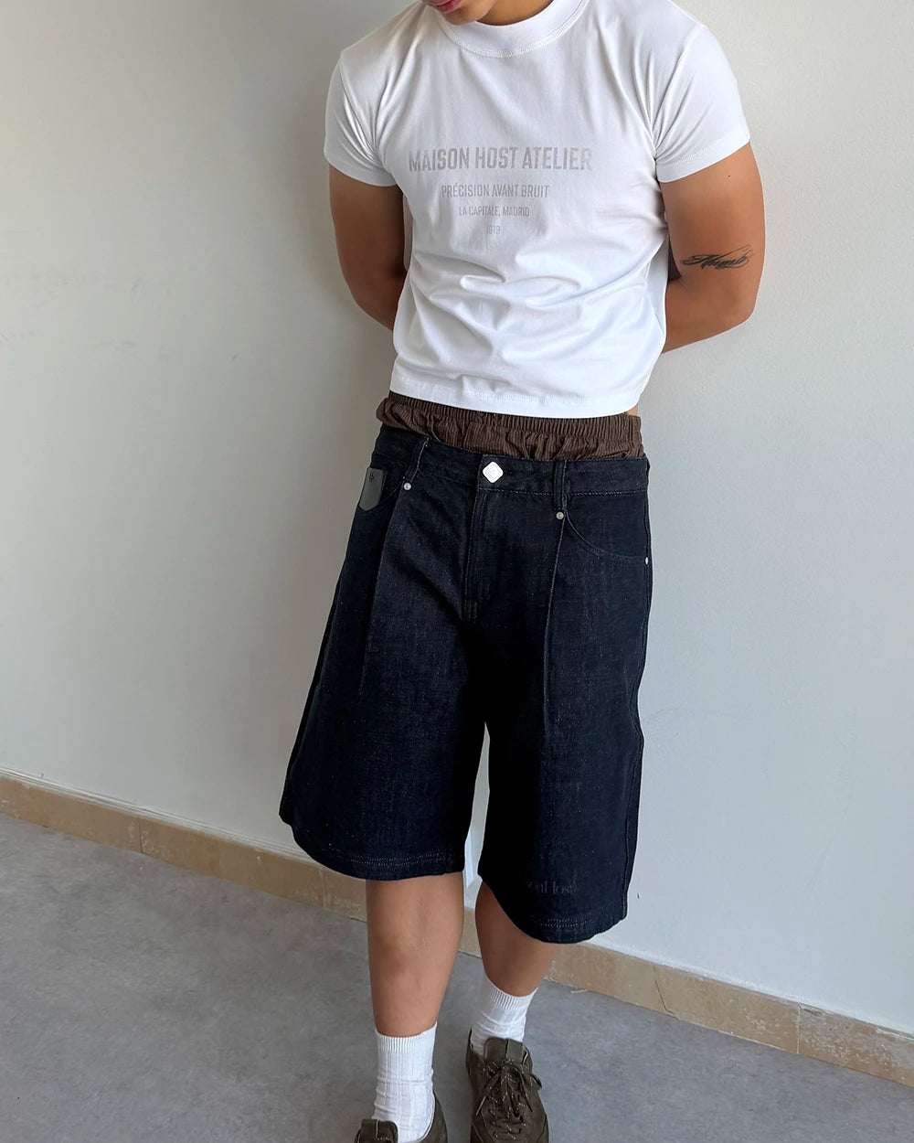 RAW DENIM PLEATED SHORTS
