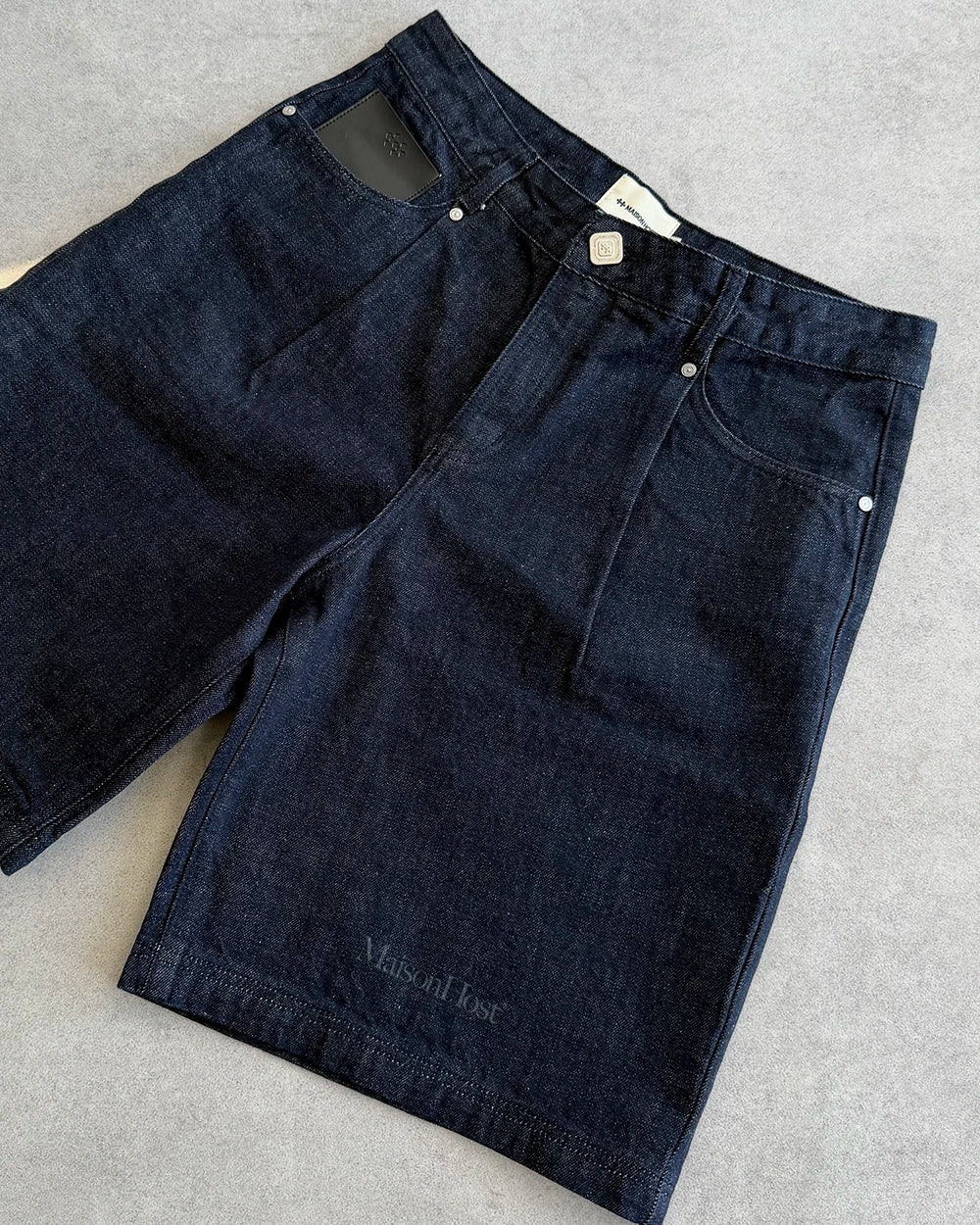 RAW DENIM PLEATED SHORTS
