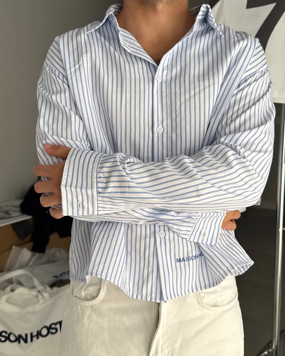 CAMISA RAYADA AZUL CON COSTURAS