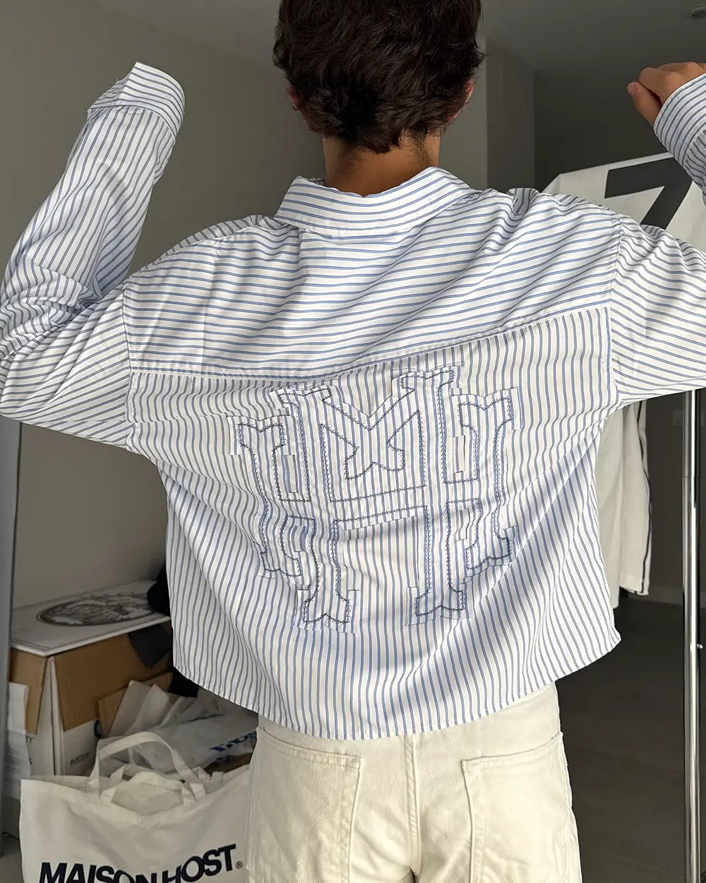 CAMISA RAYADA AZUL CON COSTURAS