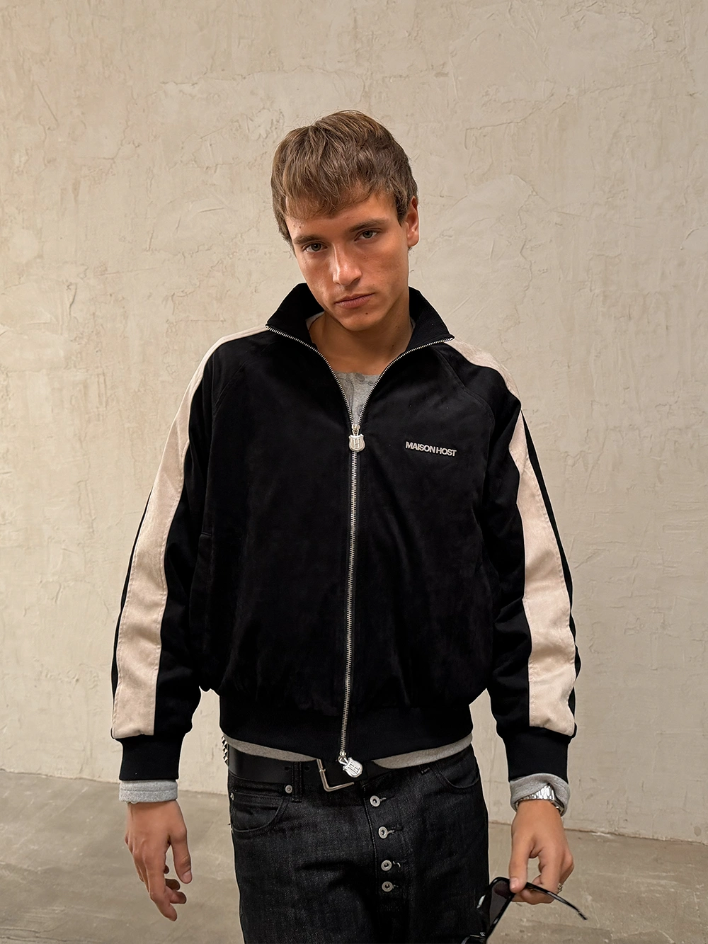 CHAQUETA DE PISTA DE ANTE NEGRA