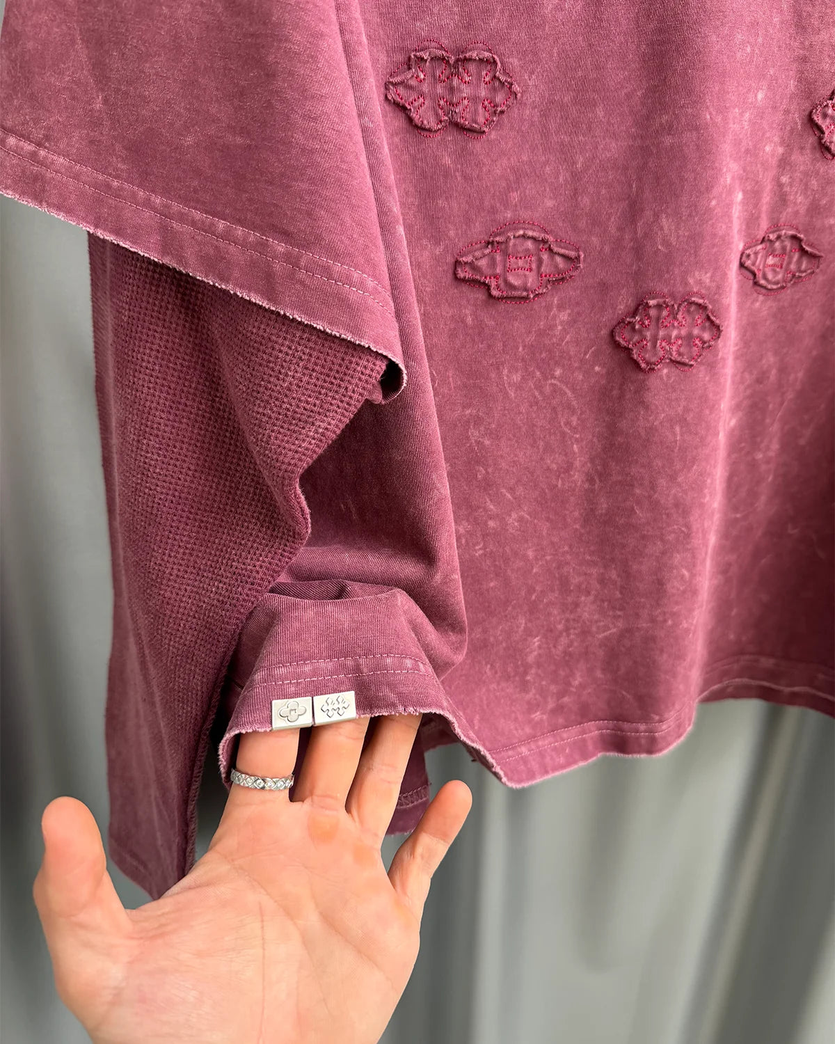 Camiseta manga larga waffle MHSTR teñida borgoña