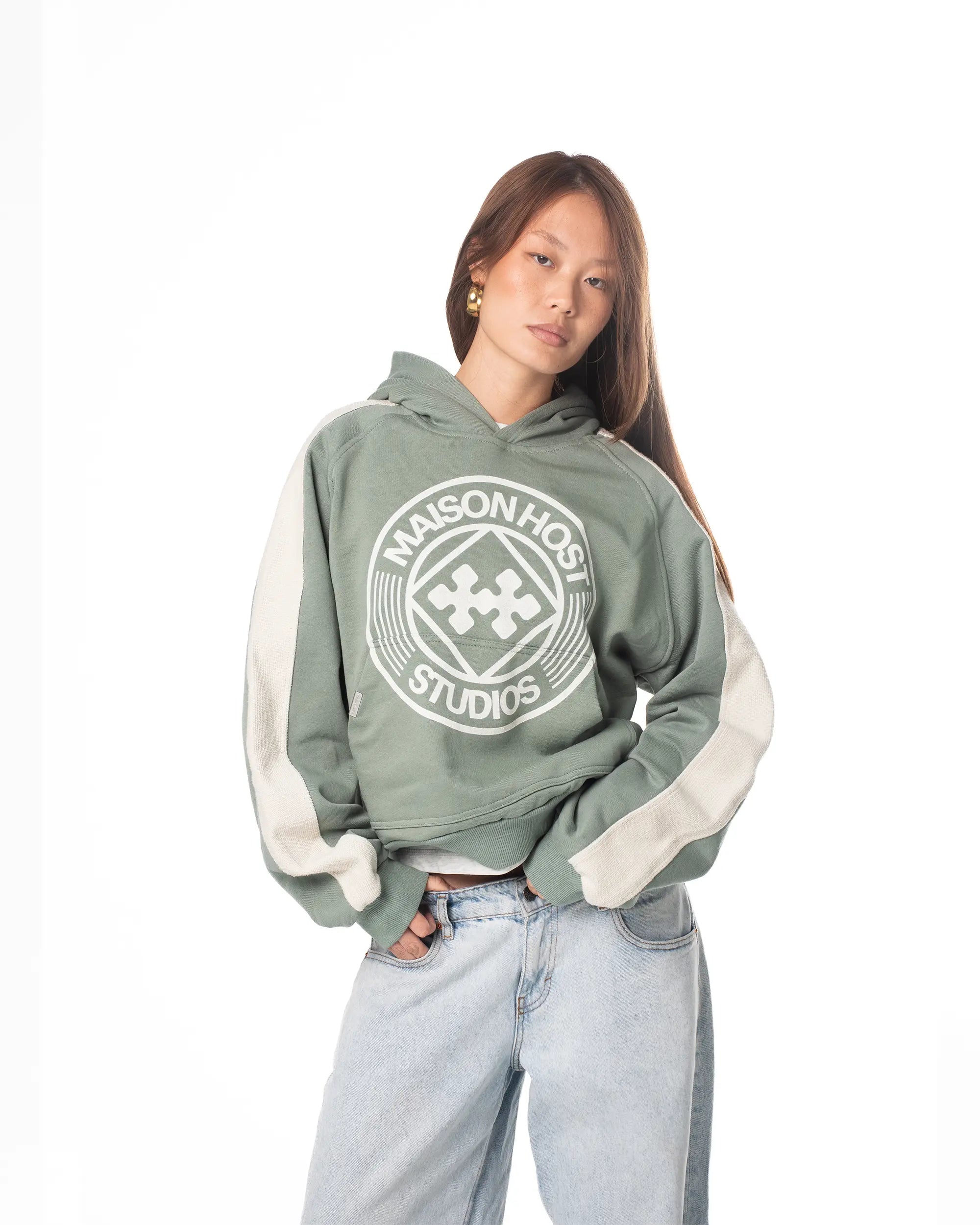 SUDADERA CON CAPUCHA VERDE DE BANDAS