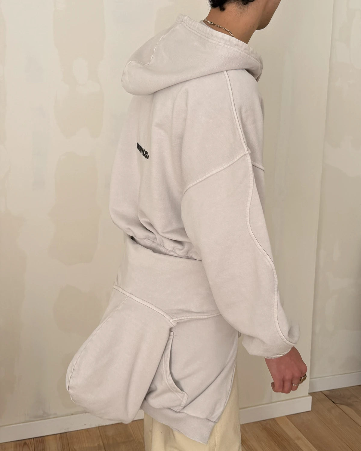 SUDADERA CON CAPUCHA CON CREMALLERA ERODE WAVE OREO