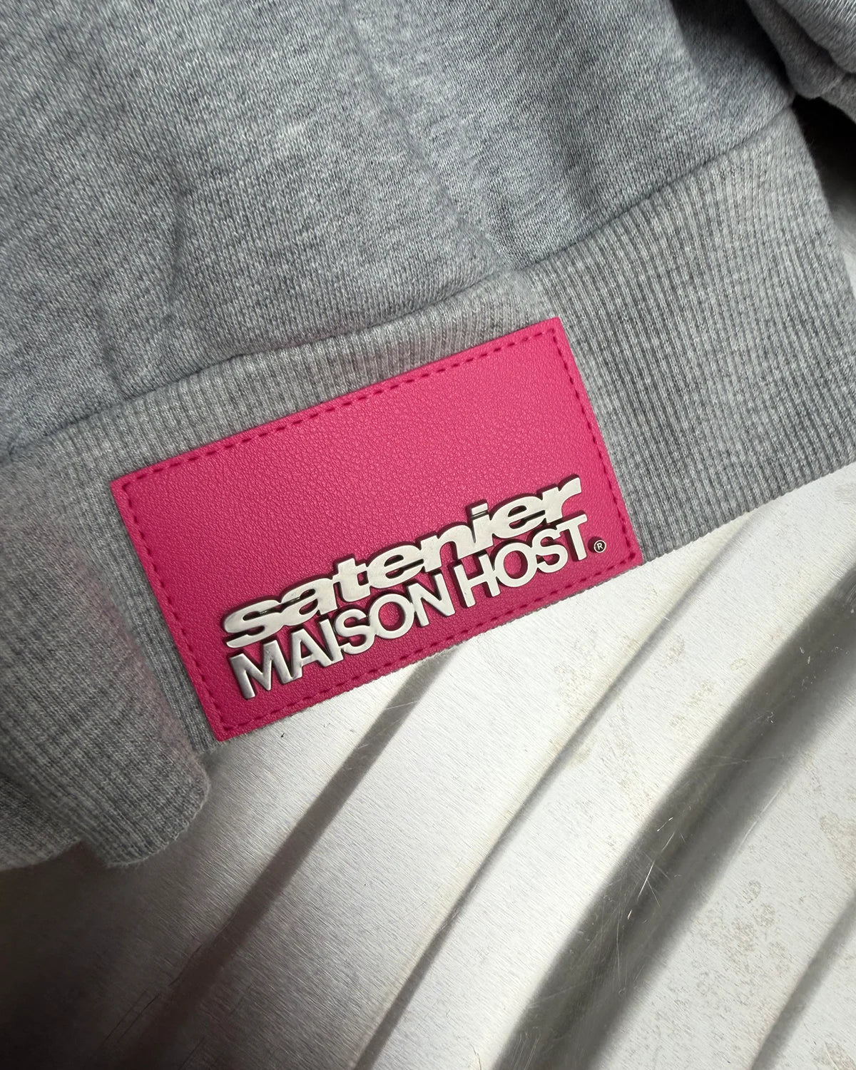 Sudadera con capucha MHSTR Applique