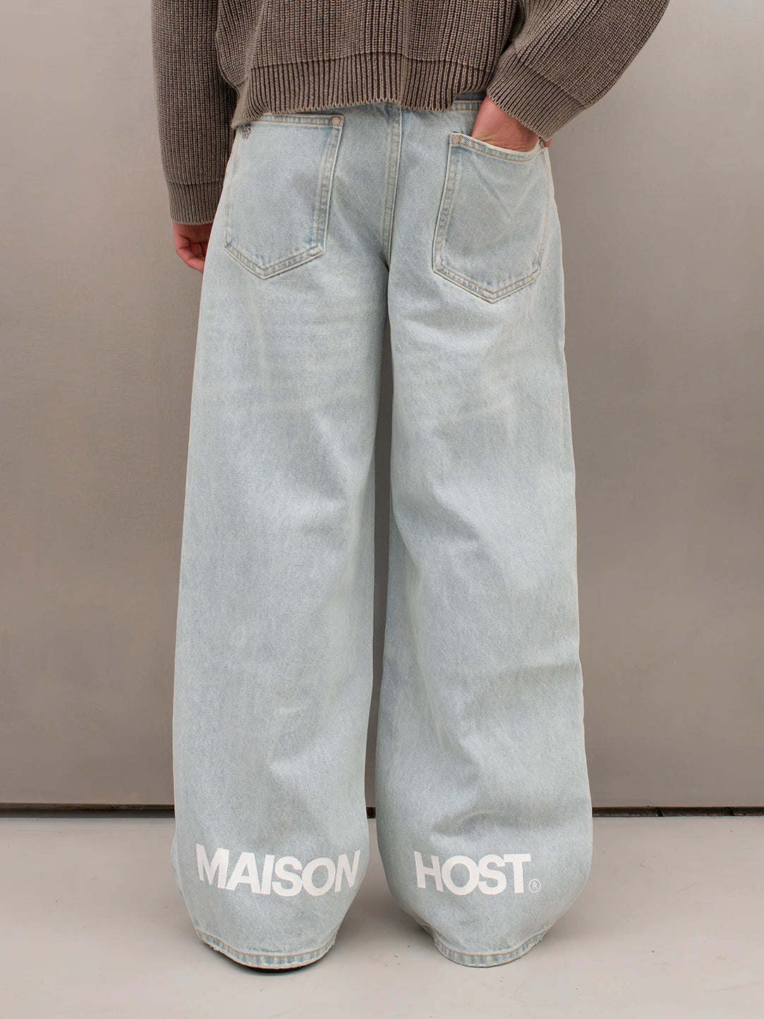 MH ESSENTIAL LIGHT BLUE JEANS