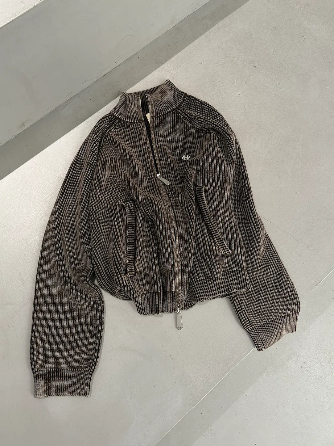 METAL LOGO KNIT ZIPPER BROWN