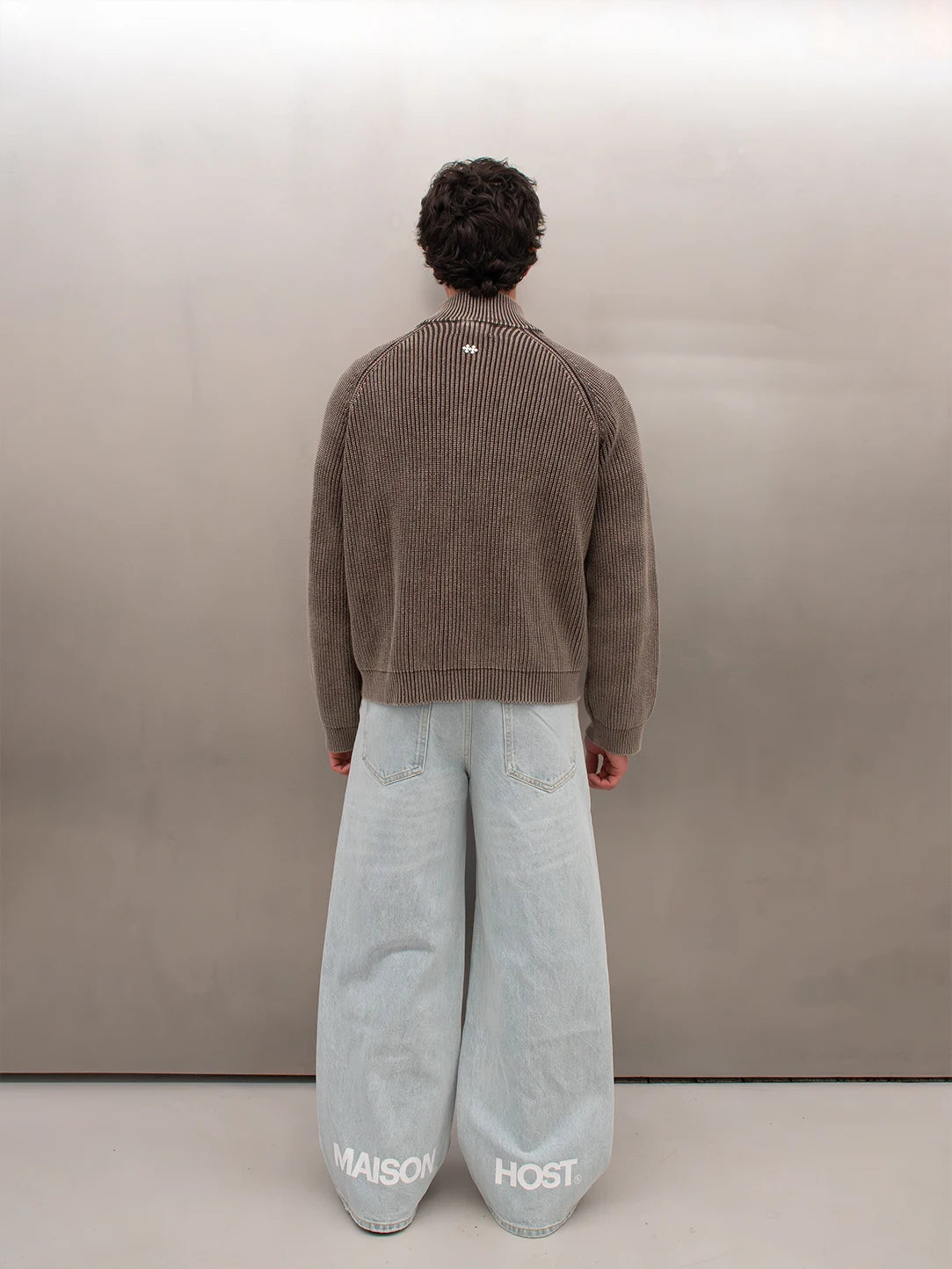 CREMALLERA DE PUNTO CON LOGO METÁLICO MARRÓN