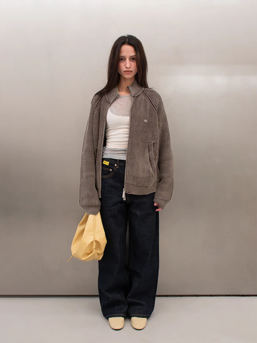 CREMALLERA DE PUNTO CON LOGO METÁLICO MARRÓN