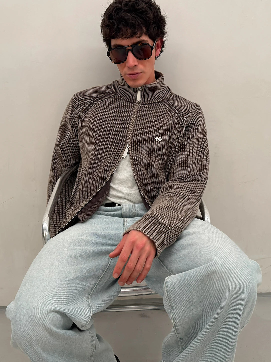 METAL LOGO KNIT ZIPPER BROWN