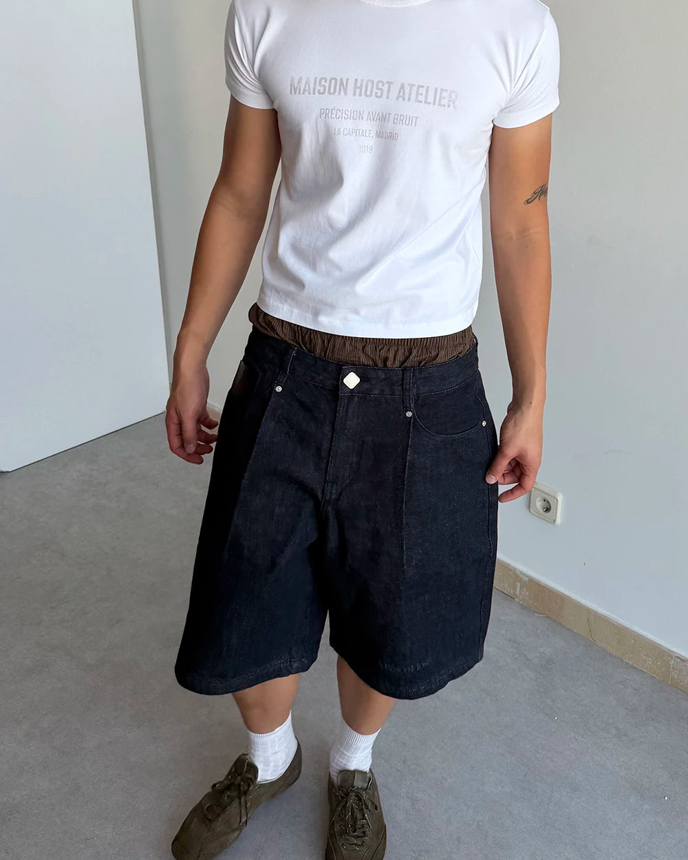 RAW DENIM PLEATED SHORTS