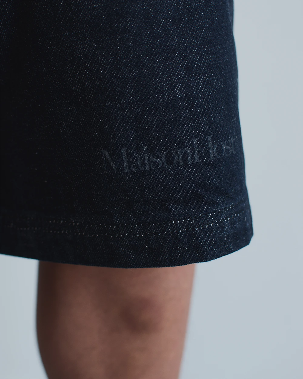 RAW DENIM PLEATED SHORTS