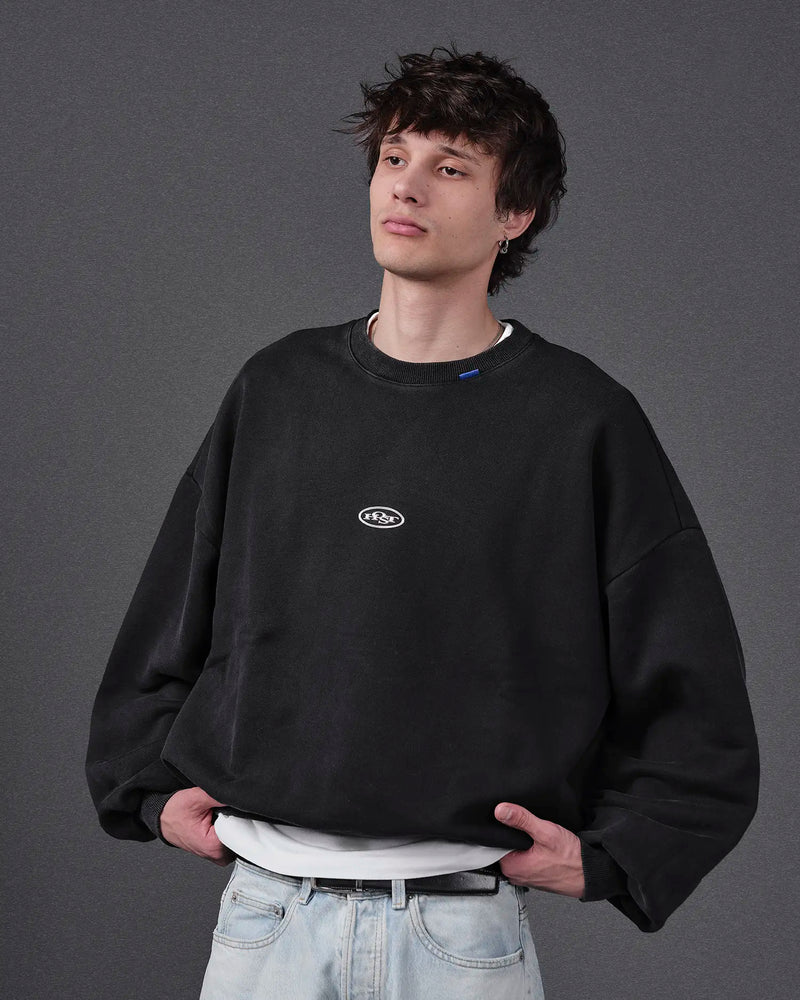 EMBOSS METAL LOGO CREWNECK BLACK