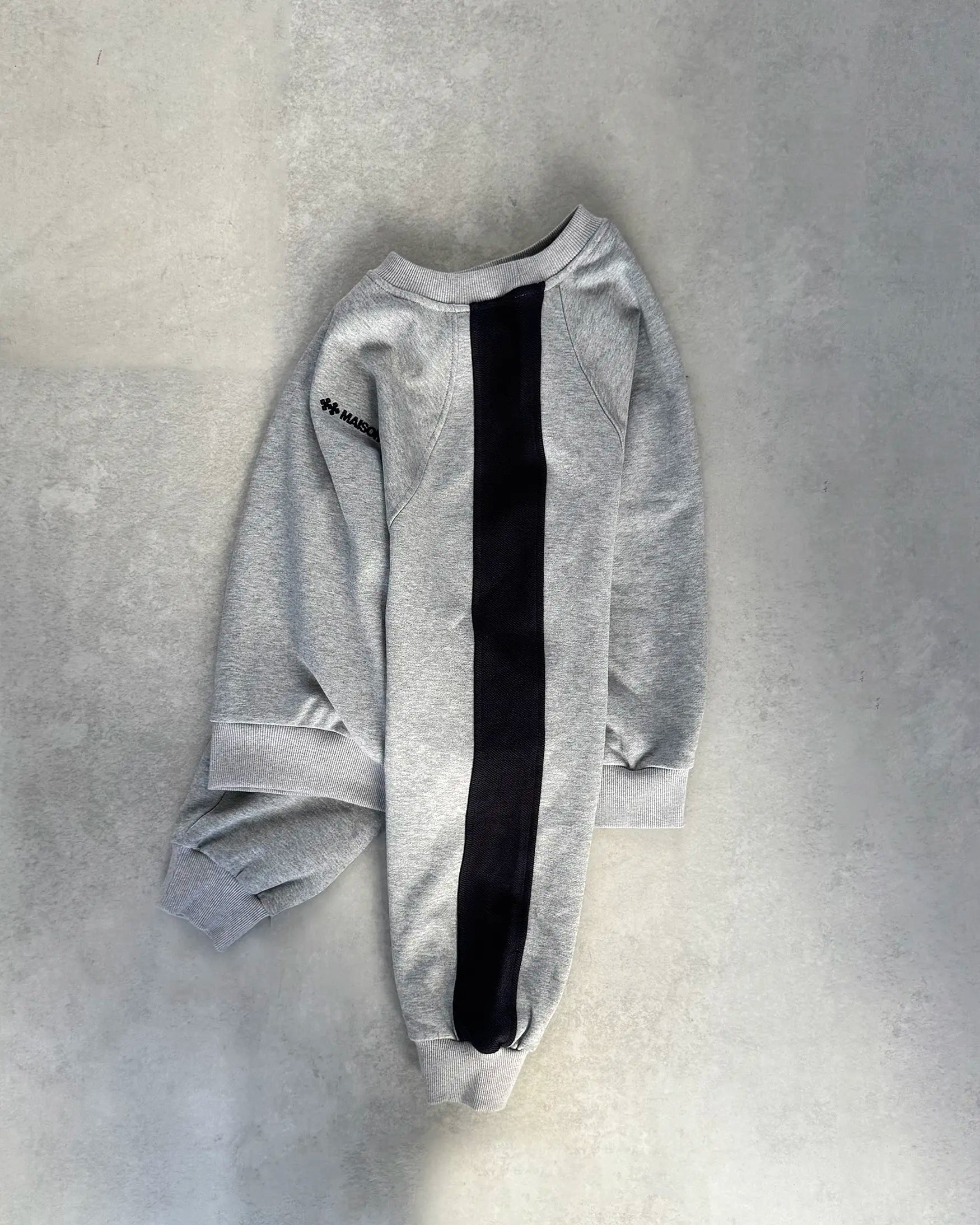 SUDADERA CUELLO REDONDO BANDA INVERTIDA GRIS